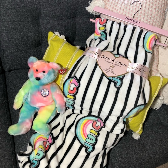 Juicy Couture Other - Juicy Couture Soft & Cozy Oversized Throw.
